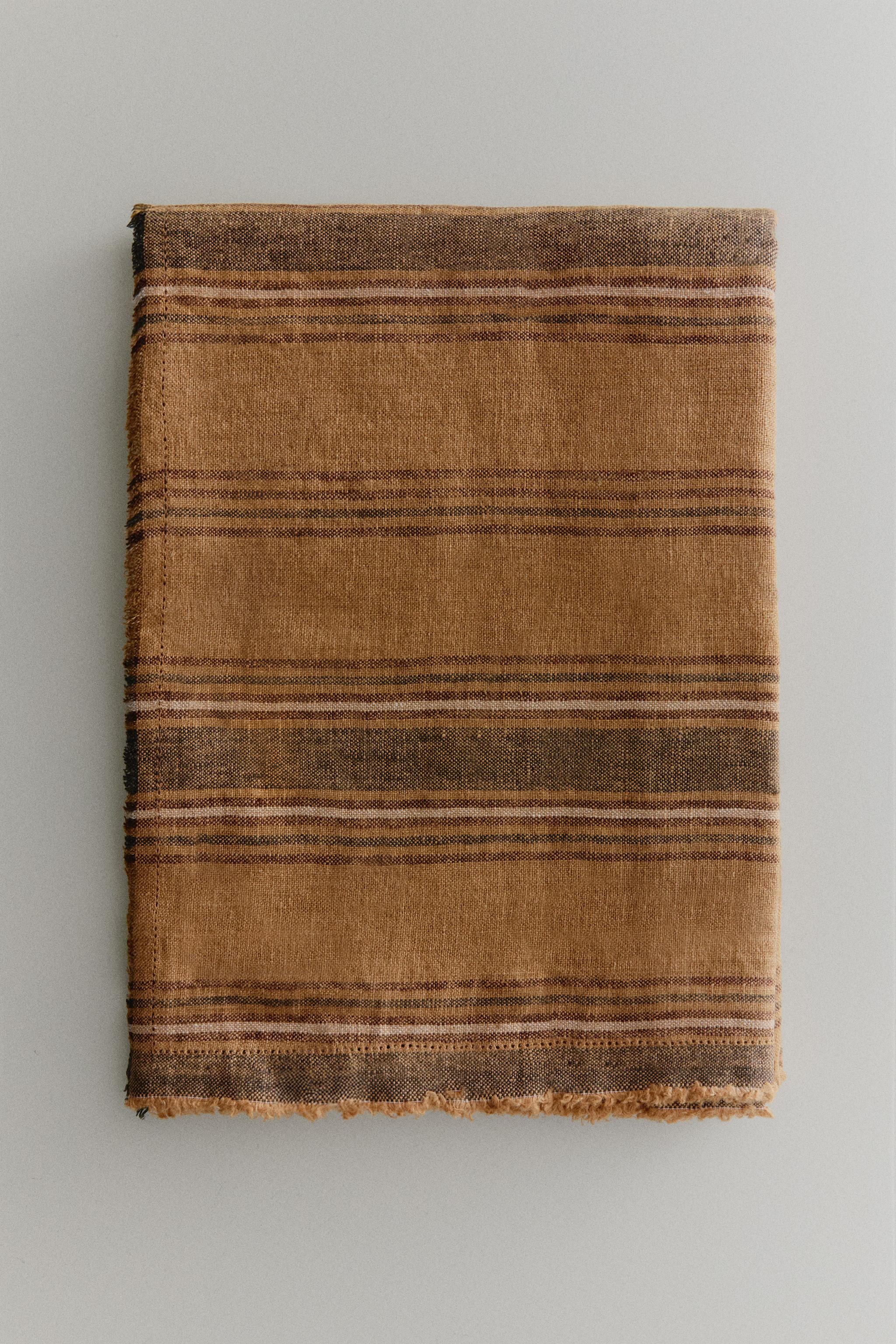 STRIPED LINEN BLANKET